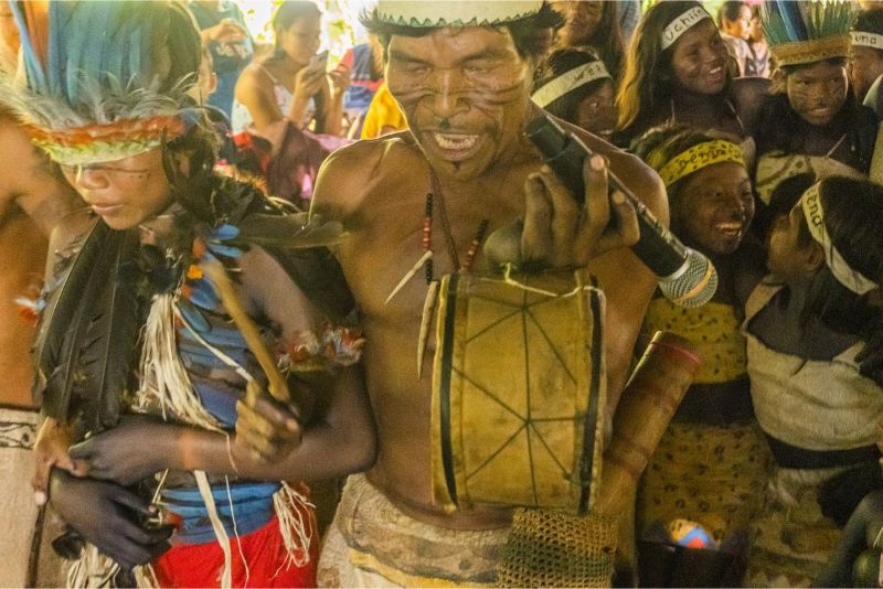 Amazonia entre dos mundos