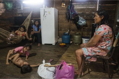 Amazonia entre dos mundos